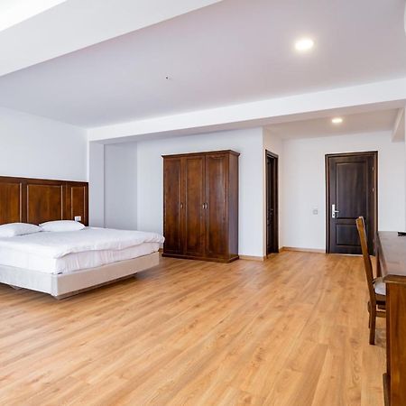 Voyager Hotel นาโวดาริ ภายนอก รูปภาพ