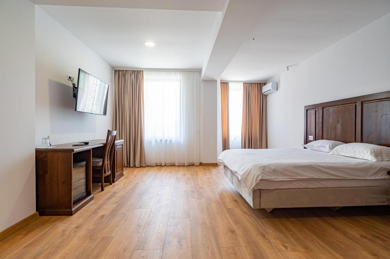Voyager Hotel นาโวดาริ ภายนอก รูปภาพ