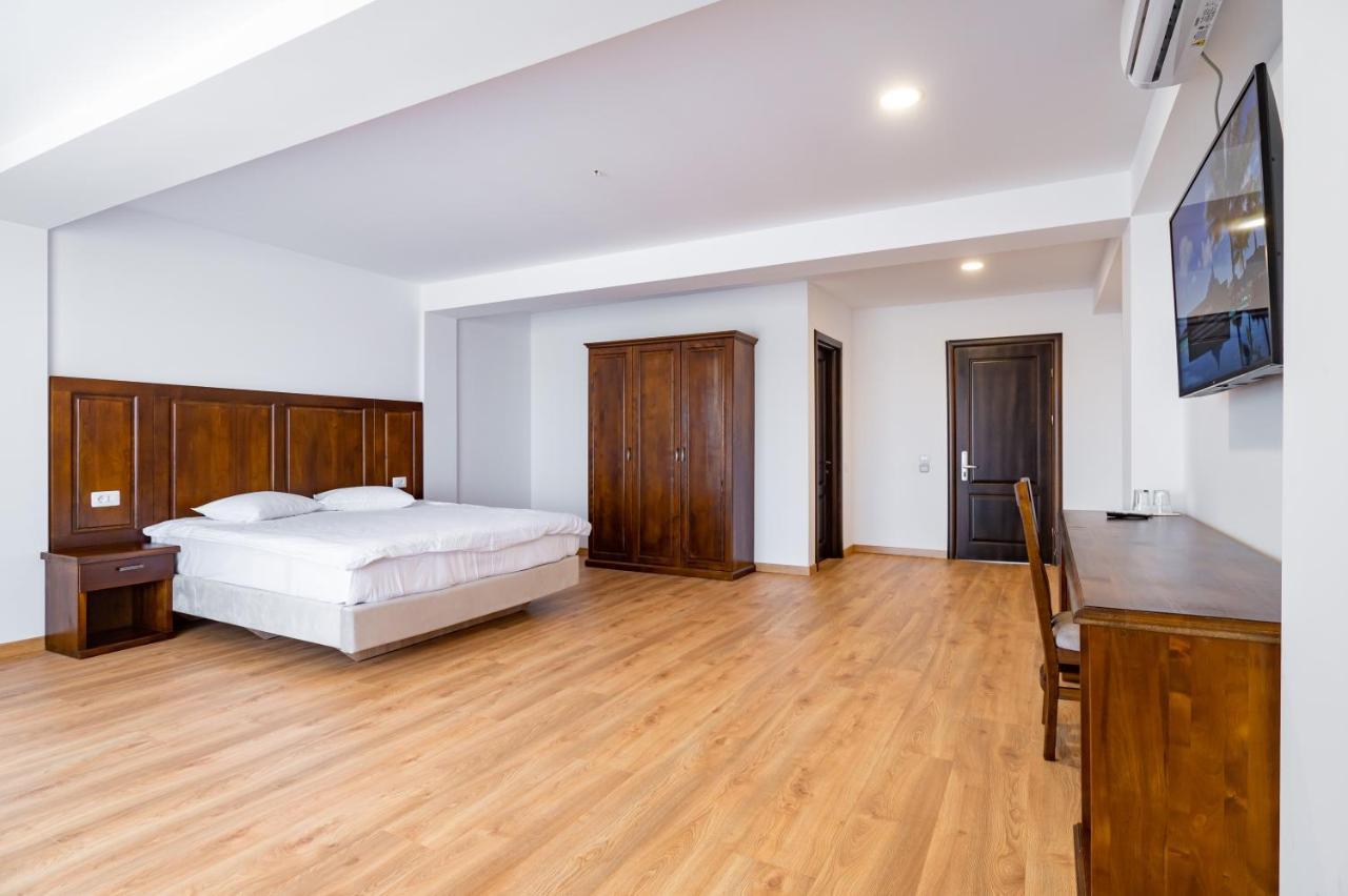 Voyager Hotel นาโวดาริ ภายนอก รูปภาพ
