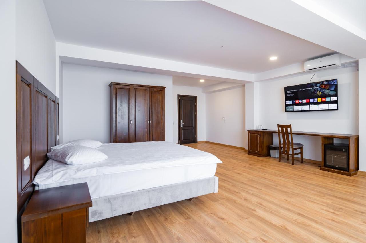 Voyager Hotel นาโวดาริ ภายนอก รูปภาพ