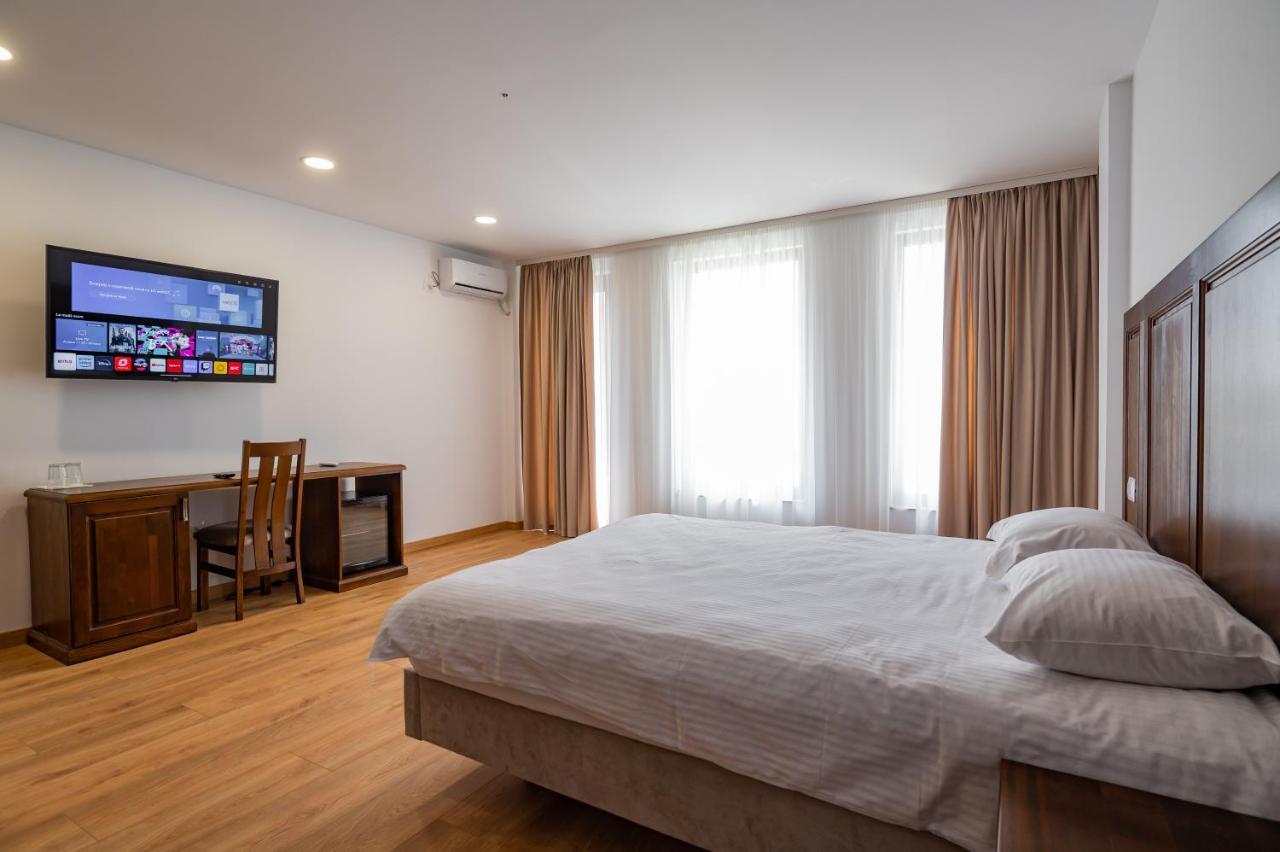 Voyager Hotel นาโวดาริ ภายนอก รูปภาพ