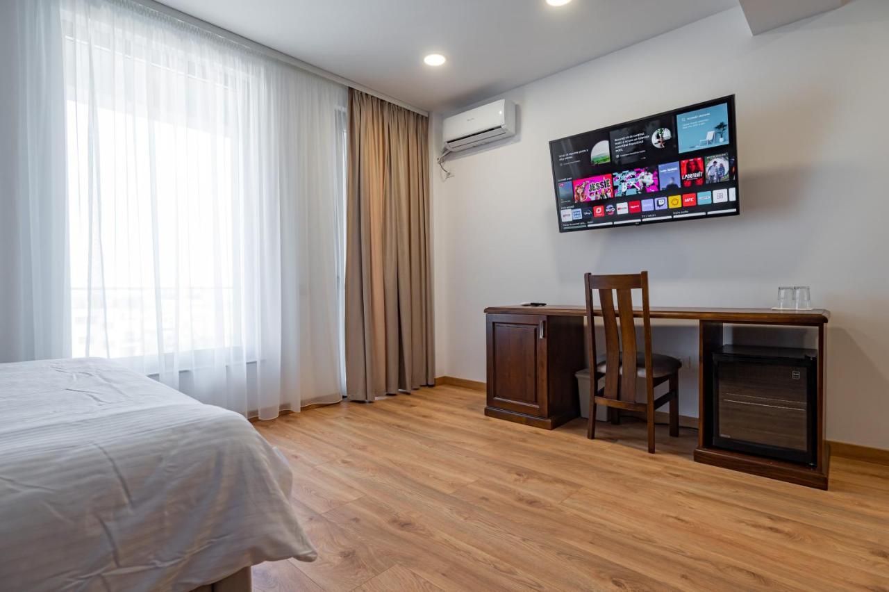 Voyager Hotel นาโวดาริ ภายนอก รูปภาพ