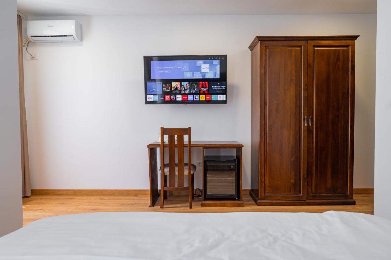 Voyager Hotel นาโวดาริ ภายนอก รูปภาพ