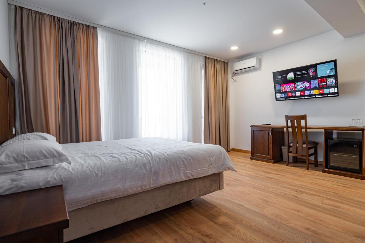 Voyager Hotel นาโวดาริ ภายนอก รูปภาพ
