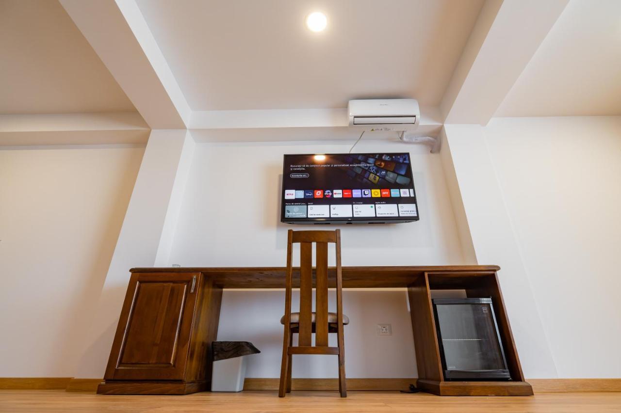 Voyager Hotel นาโวดาริ ภายนอก รูปภาพ