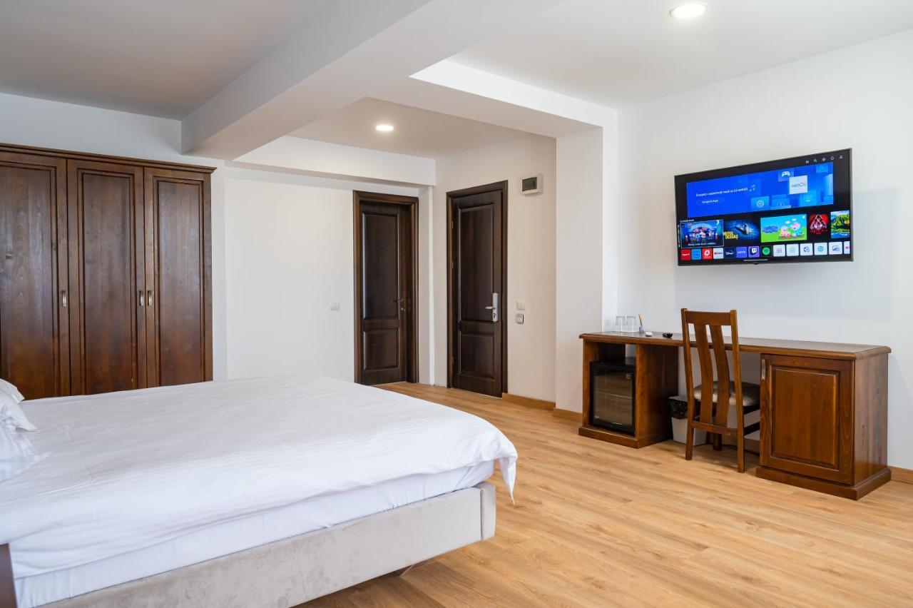 Voyager Hotel นาโวดาริ ภายนอก รูปภาพ