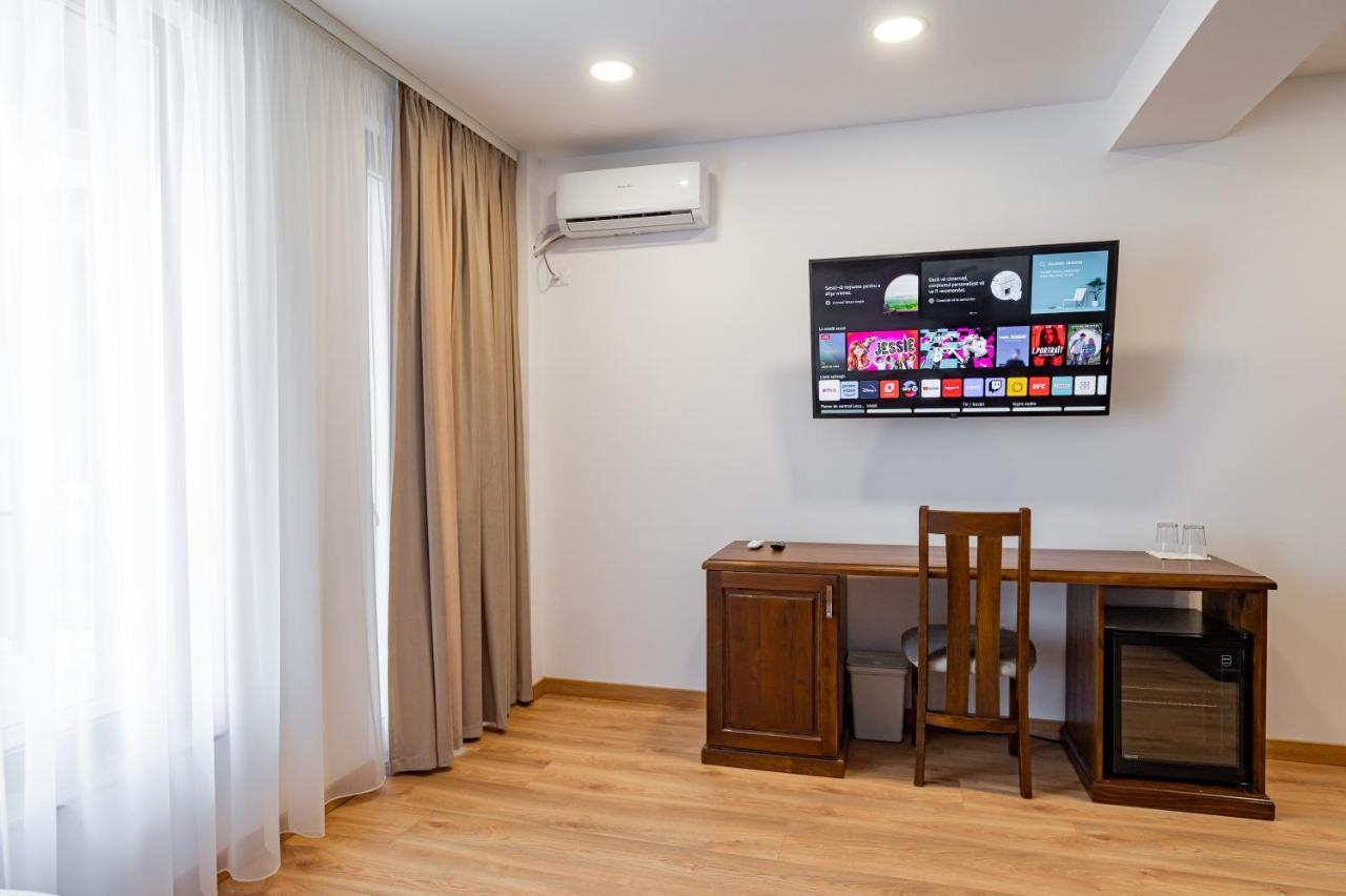 Voyager Hotel นาโวดาริ ภายนอก รูปภาพ